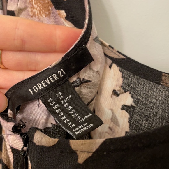 Forever 21 floral dress - Picture 7 of 7